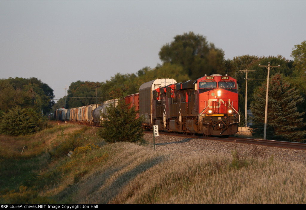 After waiting a few moments to turn the corner back in Durand, E251 now rolls west for Battle Creek on the Flint Sub
